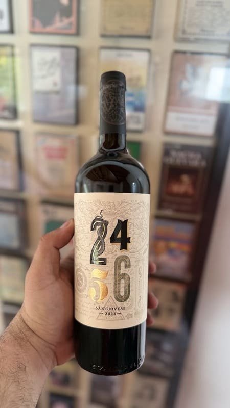 Botella de 2456 Sangiovese Reserva, vino Sangiovese de Medrano, Mendoza, disponible en La Cava del Tosco